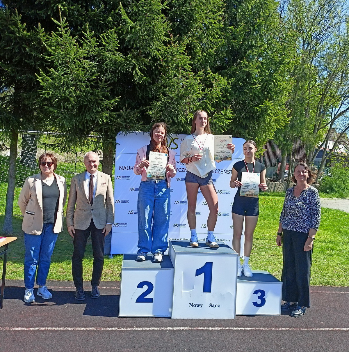 Zdjęcie Drużynowa Liga Dz LA II rzut 04-2025 (4)56d62fc5-2e7c-44fb-b8c2-461be2c218fe.jpg w galerii Drużynowa Liga LA dziewcząt - II rzut (28.04.2025)